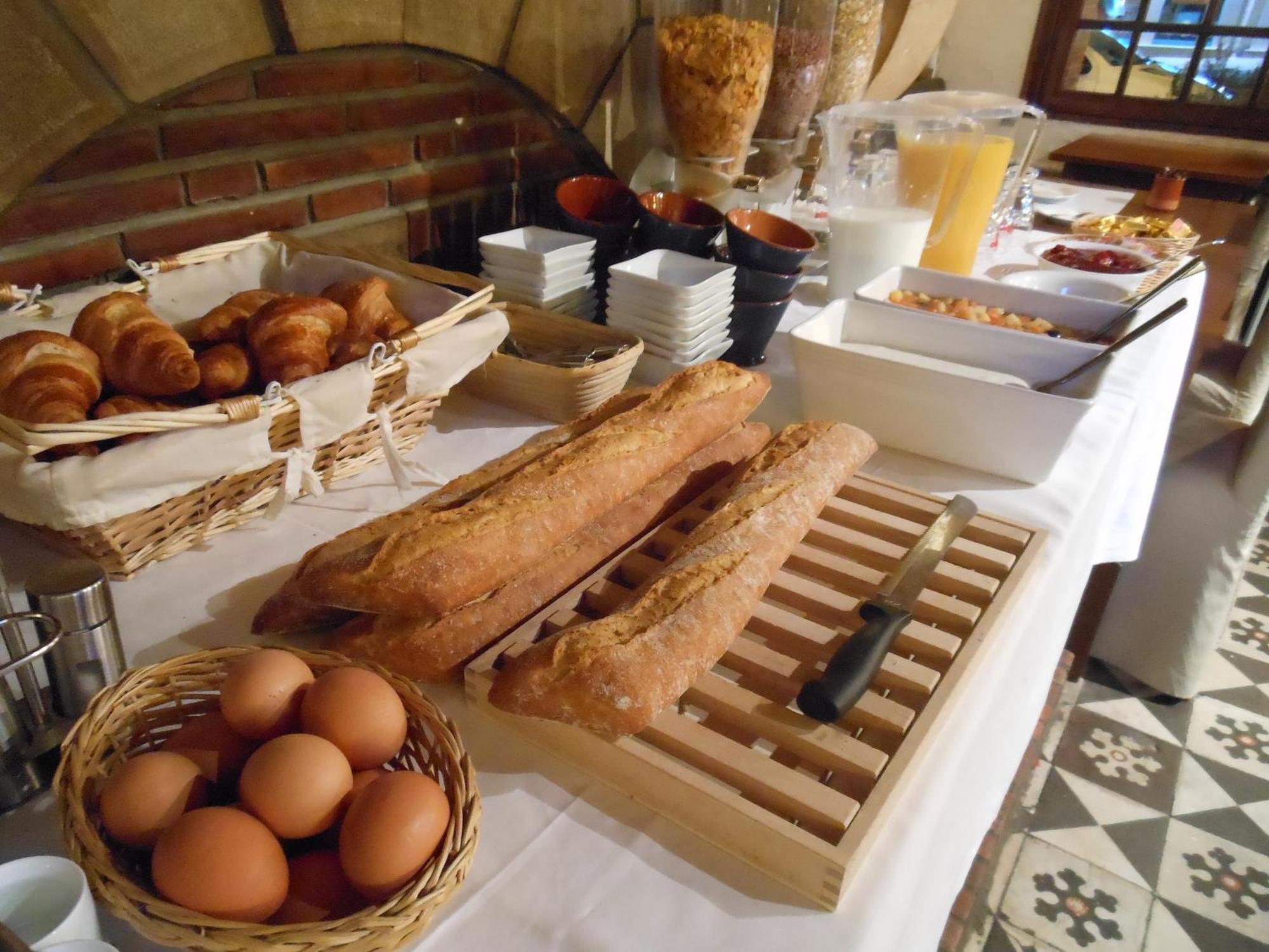 Logis - Hotel Restaurant L'Ecu De France Malesherbes Bagian luar foto