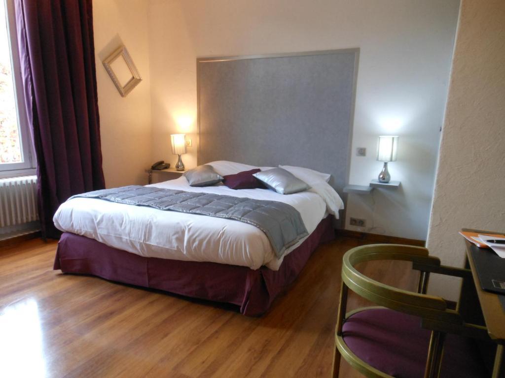 Logis - Hotel Restaurant L'Ecu De France Malesherbes Bagian luar foto